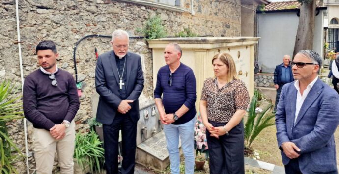 Soriano, sulla tomba di Filippo Ceravolo nel giorno del suo compleanno: «Tredici anni senza giustizia»