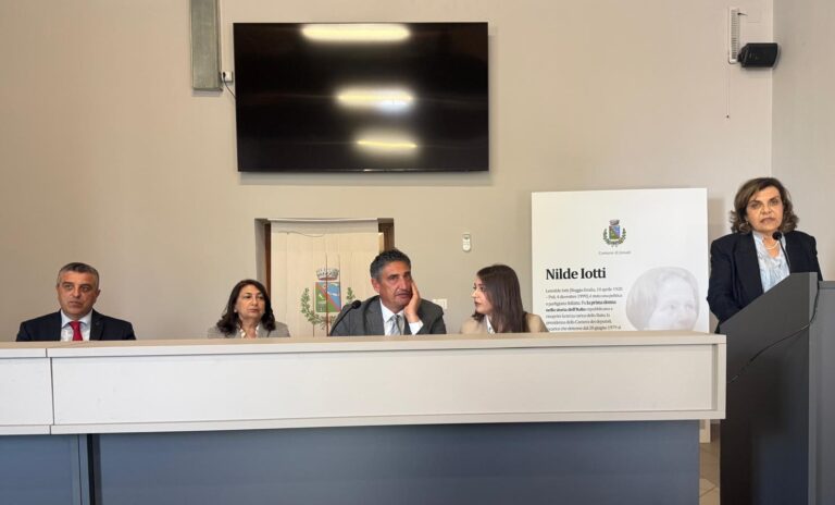 Jonadi, grande partecipazione alla cerimonia di intitolazione della sala conferenze di Vena a Nilde Iotti