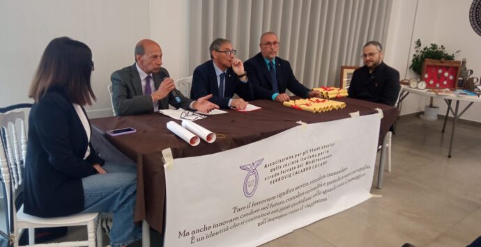 Ferrovie Calabre Lucane, a Mileto la cerimonia di premiazione dei “magnifici nonni” dell’ex azienda simbolo: i nomi