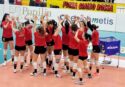 Volley femminile, la Tonno Callipo chiude la stagione con una vittoria contro Farmitalia: festa al Palavalentia per la promozione in B1