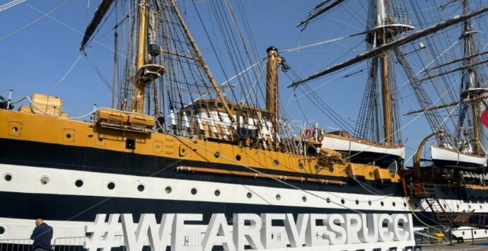 L’Amerigo Vespucci arriva a Reggio Calabria, la nave più bella al mondo ritorna nella città dello Stretto dopo tre anni