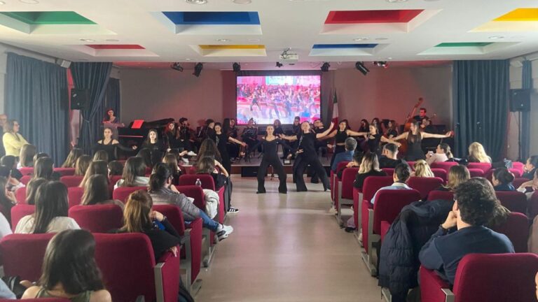 Vibo, il Liceo Capialbi ricorda il genocidio armeno e le stragi dimenticate fra arte e testimonianze toccanti