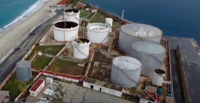 Depositi carburante a Vibo Marina, Cisl: «Sindacati esclusi dai tavoli. Condotta sottomarina? L’avevamo proposta 20 anni fa»