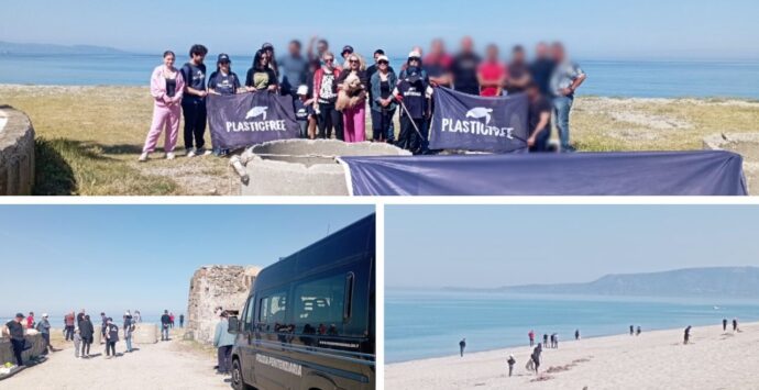 Anche i detenuti di Vibo sulla spiaggia di Palmi per ripulirla dalla plastica: tra riscatto, inclusività e ambientalismo