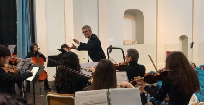 L’Orchestra del Conservatorio Fausto Torrefranca entra nelle scuole con il progetto “Ma che musica maestro”