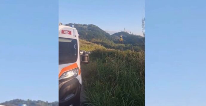 Scontro moto-auto, due feriti in un incidente a Monterosso: interviene l’elisoccorso -VIDEO