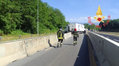 Incidente in autostrada tra un autotreno e un minibus della Polizia: 6 agenti feriti e trasportati in ospedale a Vibo