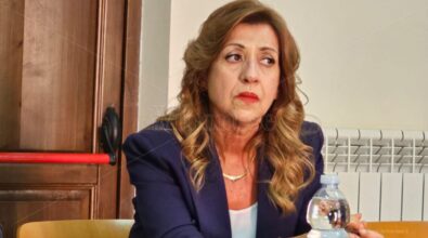 Briatico, Marisa Manzini si emoziona presentando il suo primo romanzo ispirato a Tita Buccafusca: «Non riuscii a salvarla»