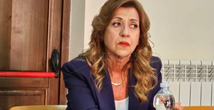 Briatico, Marisa Manzini si emoziona presentando il suo primo romanzo ispirato a Tita Buccafusca: «Non riuscii a salvarla»
