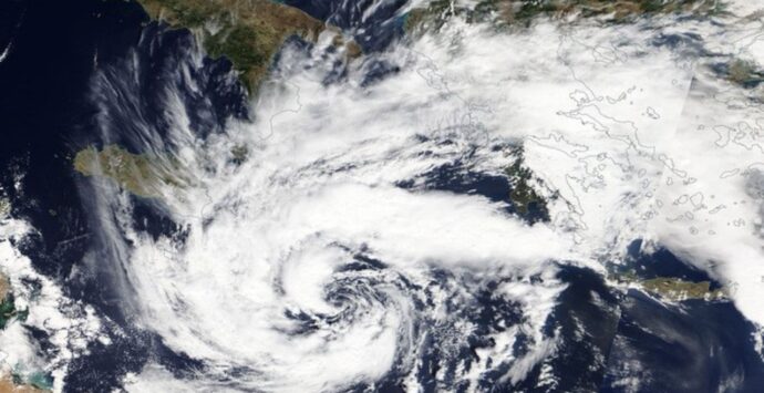 Meteo Vibonese, prende forma il ciclone mediterraneo che tra giovedì e venerdì potrebbe portare piogge torrenziali