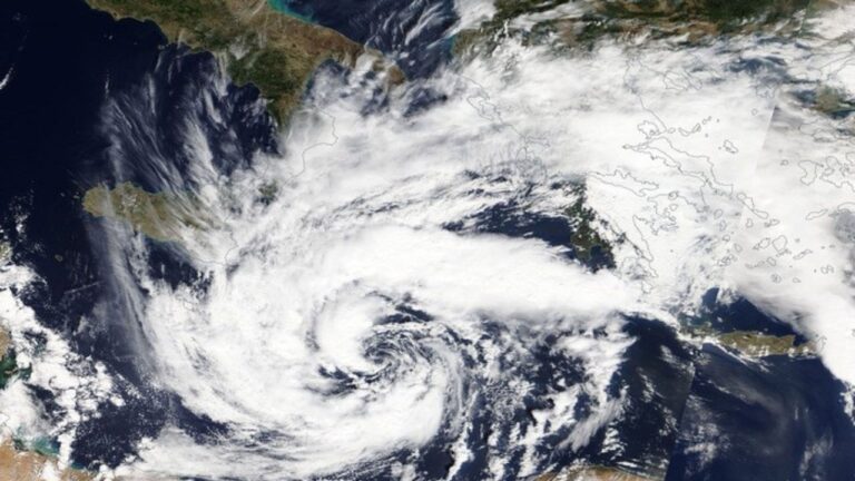 Meteo Vibonese, prende forma il ciclone mediterraneo che tra giovedì e venerdì potrebbe portare piogge torrenziali