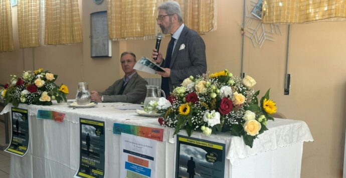 Serra San Bruno, oltre cento studenti dell’Einaudi a confronto con lo scrittore-medico Nisticò