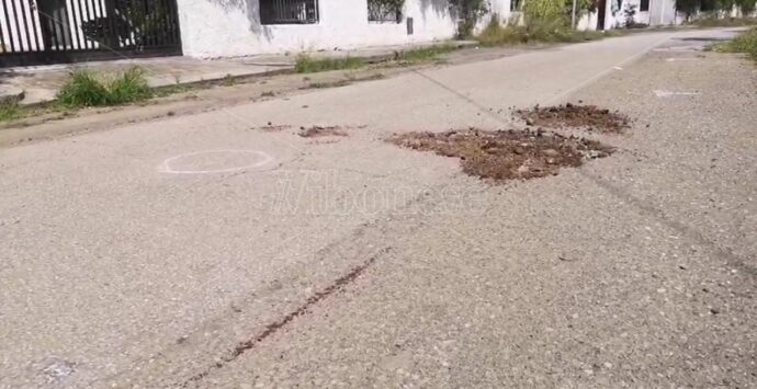 Lite tra padre e figlio, spunta una pistola e il ragazzo viene ferito a morte: dramma familiare a Lamezia – VIDEO