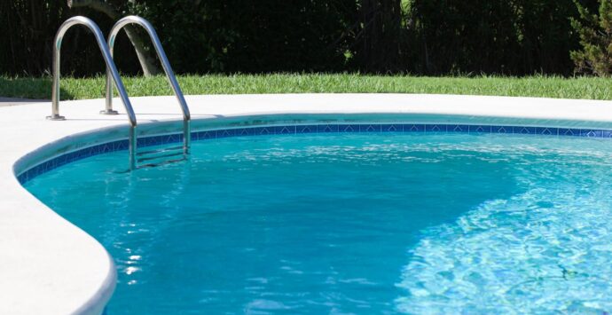 Arriva l’estate: a Drapia si riempiono le piscine, si annaffiano i giardini e l’acqua nelle case non arriva più