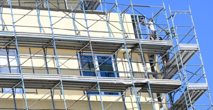 Tropea, niente cantieri edili privati nel centro storico durante l’estate: ecco cosa prevede l’ordinanza