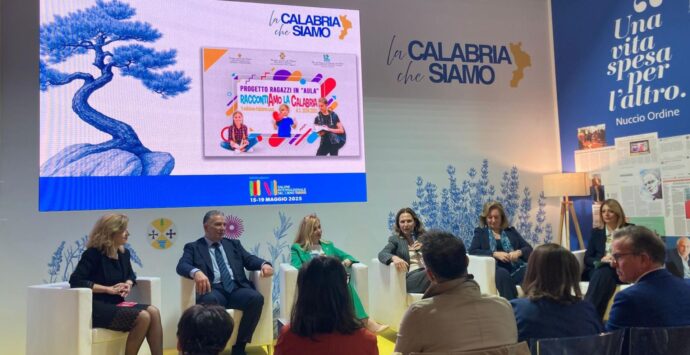 Salone del libro di Torino, alunni vibonesi tra i vincitori del concorso “Raccontiamo la Calabria”