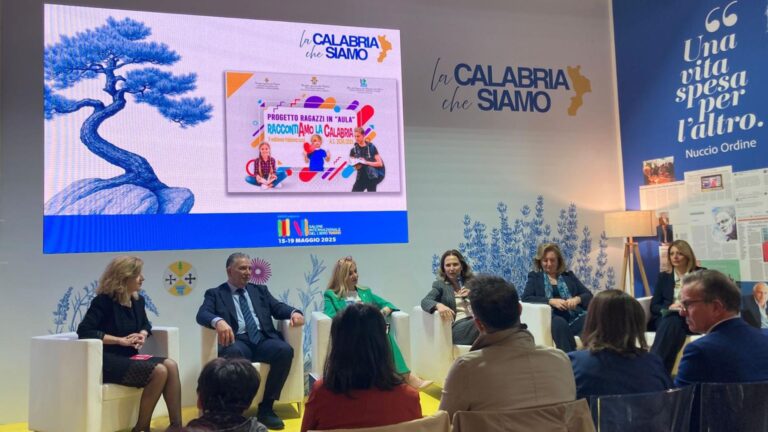 Salone del libro di Torino, alunni vibonesi tra i vincitori del concorso “Raccontiamo la Calabria”
