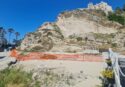 Il paradiso sfregiato, in frantumi l’accesso alla spiaggia del Mare piccolo di Tropea: l’appello al Comune affinché intervenga