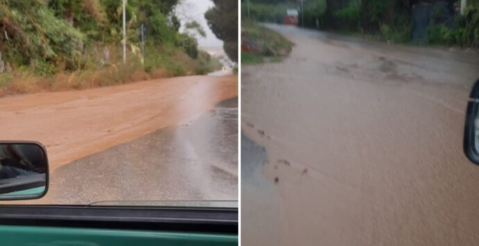 Maltempo, un fiume di fango nella strada che va al porto di Tropea: «Evitate di percorrerla»