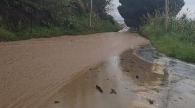 Tropea, il fosso San Pietro straripa e la strada per il porto diventa un fiume di fango. Piserà scrive al prefetto: «Serve un tavolo tecnico»