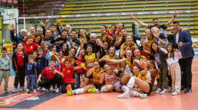 Volley femminile, la cavalcata perfetta della Tonno Callipo: promozione in B1 con 20 vittore di fila. Coach Boschini: «Straordinario» – VIDEO