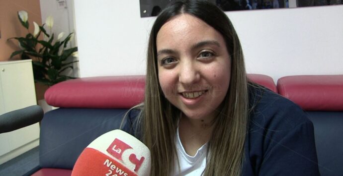 L’incidente, 4 mesi di coma, la lunga riabilitazione. Valentina Crudo torna in tv: «Sono viva per mia figlia» – VIDEO