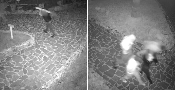 Vandalizzato il “Giardino degli Dei” di Capo Vaticano: le telecamere di sicurezza riprendono i balordi in azione