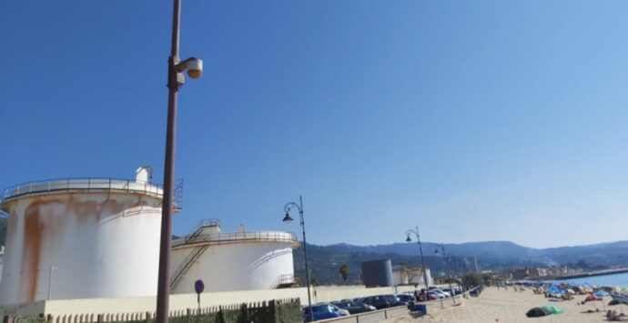 Depositi di carburante, il Comune di Vibo propone la soluzione della condotta sottomarina con boa di attracco al largo