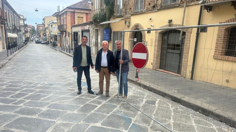 Riaperta al traffico via Gagliardi a Vibo, l’assessore Monteleone: «Cantiere chiuso nei tempi previsti e rispettato l’assetto originario»