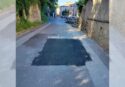Vibo, una toppa d’asfalto sulla pavimentazione in pietra: sfregio urbanistico in pieno centro storico
