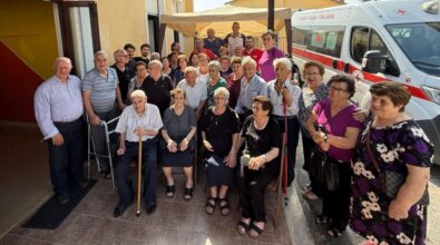 Triparni riscopre la sua memoria con un pranzo dedicato agli anziani del borgo: «Non speravamo più di ritrovarci così»