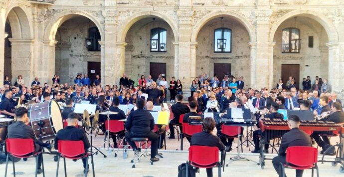 Vibo, la Festa della Repubblica si chiude con il concerto nell’ex Collegio dei Gesuiti. Il prefetto Colosimo: «Bisogna custodire il fuoco, non venerare le ceneri»