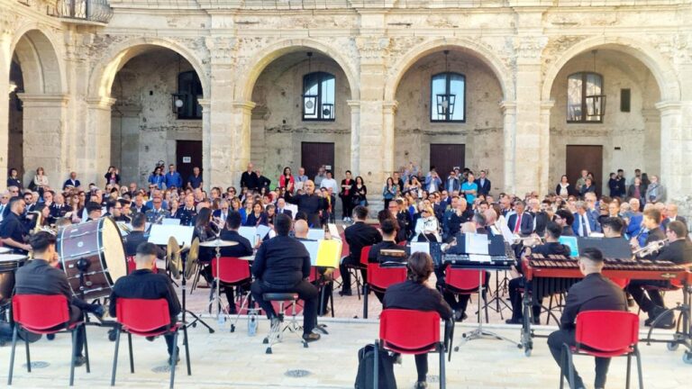 Vibo, la Festa della Repubblica si chiude con il concerto nell’ex Collegio dei Gesuiti. Il prefetto Colosimo: «Bisogna custodire il fuoco, non venerare le ceneri»