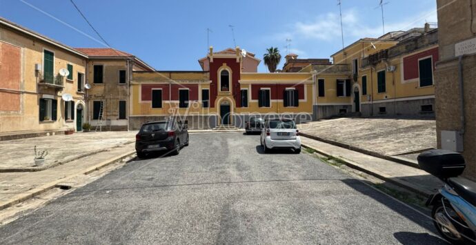 Gli “chiudono” l’acqua dopo 120 anni: 19 famiglie di Tropea a secco da mesi denunciano il sindaco di Drapia – VIDEO