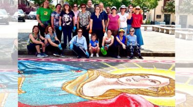 L’infiorata di Filadelfia: un tappeto di petali lungo 60 metri per l’XI edizione che ha incantato tutti
