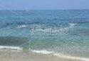 C’era una volta il mare blu… oggi solo schiuma e rifiuti galleggianti: anche la spiaggia di Formicoli a Ricadi disgusta i bagnanti -VIDEO