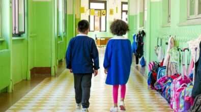 La scuola elementare di Nicotera adotta la settimana corta e parte la rivolta dei genitori: «Fino alle 14 senza pranzo? Impossibile»