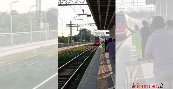 Il Frecciarossa salta la fermata di Vibo-Pizzo ed è costretto a fare marcia indietro tra lo sconcerto dei passeggeri: il VIDEO