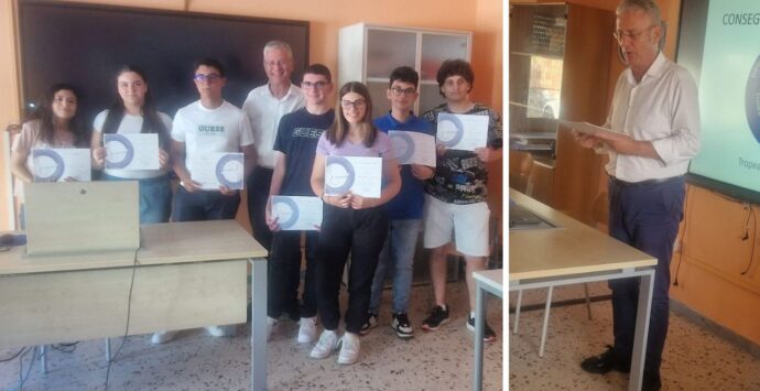 Consegna degli attestati di merito a Tropea: sette studenti del “Galluppi” premiati per non aver mai fatto assenze a scuola