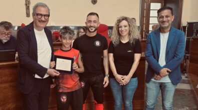 Kickboxing, non finiscono le soddisfazioni per la Fenix Sport Academy: premiato il giovane vibonese vice campione d’Italia Giuseppe Ventrice