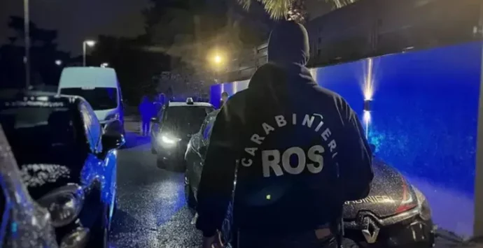 Roma inondata dalla droga della ‘ndrangheta. Armi, torture e tonnellate di coca: 28 arresti
