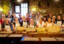 Lezioni di cucina nel borgo tra i boschi, a Dasà una nuova associazione che consente ai turisti di immergersi nelle tradizioni -Video