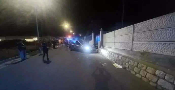 Incidente, carabiniere 47enne muore nello scontro tra la sua moto e un’auto: conducente in stato di ebrezza e con la patente scaduta, arrestato