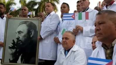 Medici cubani in Calabria, L’Avana si prende anche tre quarti dello stipendio: l’inchiesta del network dissidente CubaNet