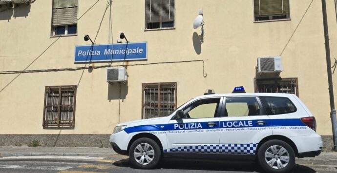 Il Comune rafforza la Polizia locale con 5 nuovi agenti stagionali: più controlli su traffico, sosta e sicurezza a Vibo Marina durante l’estate