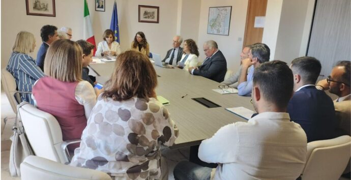 Agricoltura, siglato in Prefettura a Vibo un protocollo contro il lavoro nero e il caporalato: il plauso dei sindacati