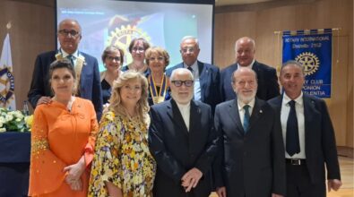Passaggio di consegne al Rotary club di Vibo: Eleonora Cannatelli cede il testimone a Daniela Rotino che detta la linea per il 2025-2026