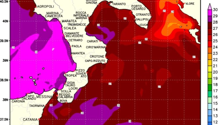 Meteo, il mare ribolle: al largo del Vibonese l’acqua ha raggiunto i 30 gradi. Giugno record ma il termometro continuerà a salire